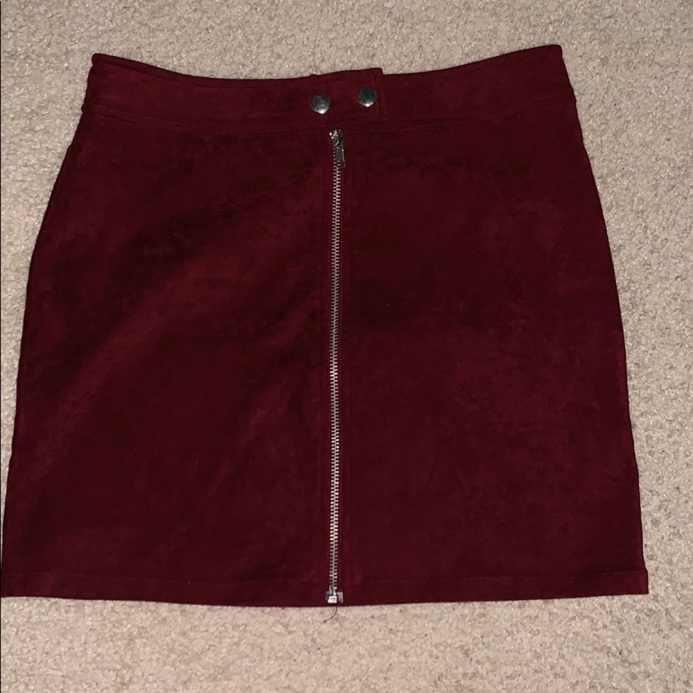 kendall and kylie maroon skirt